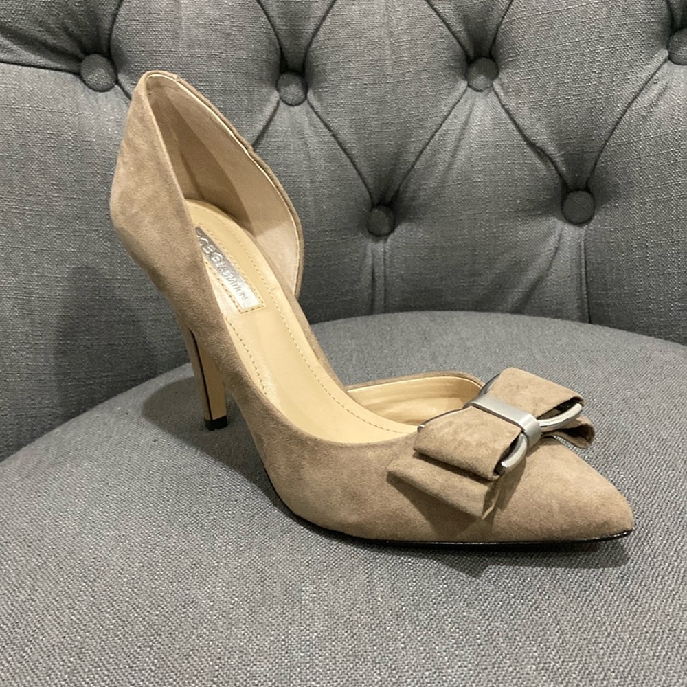BCBGeneration beige suede bow heels